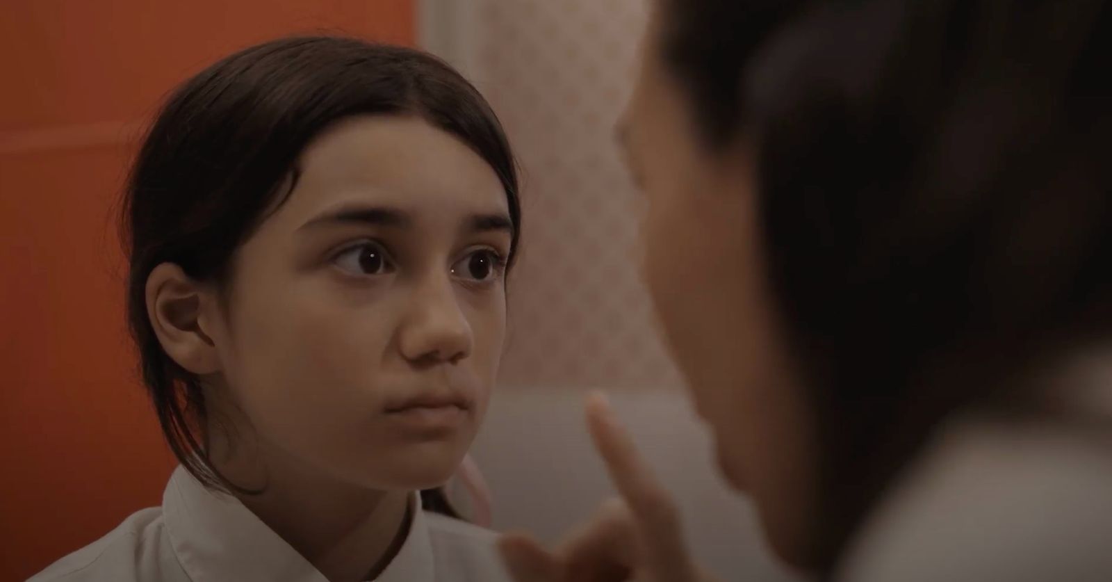 Diretora brasileira radicada em Los Angeles lança dois filmes em canais de TV do Brasil