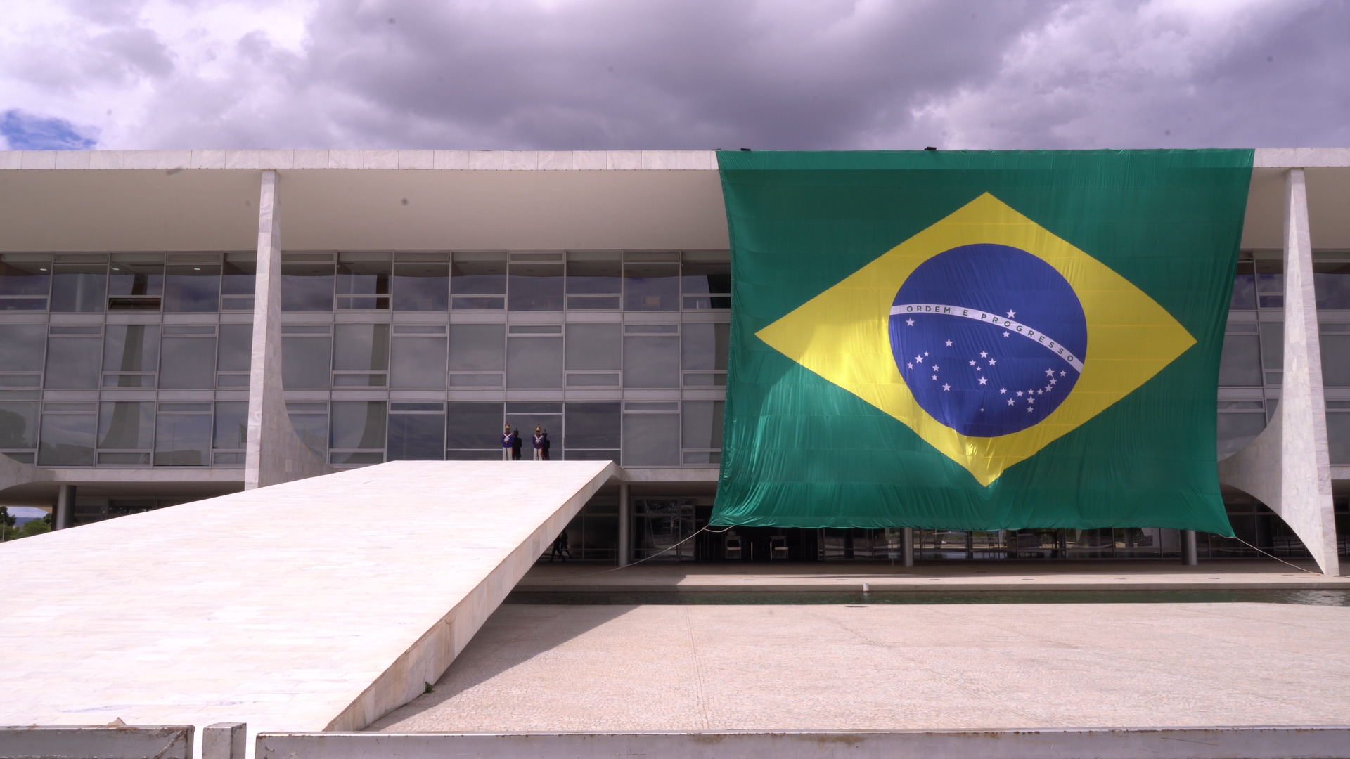 Novo filme de Sandra Kogut, No Céu da Pátria Nesse Instante, ganha data de estreia nos cinemas.